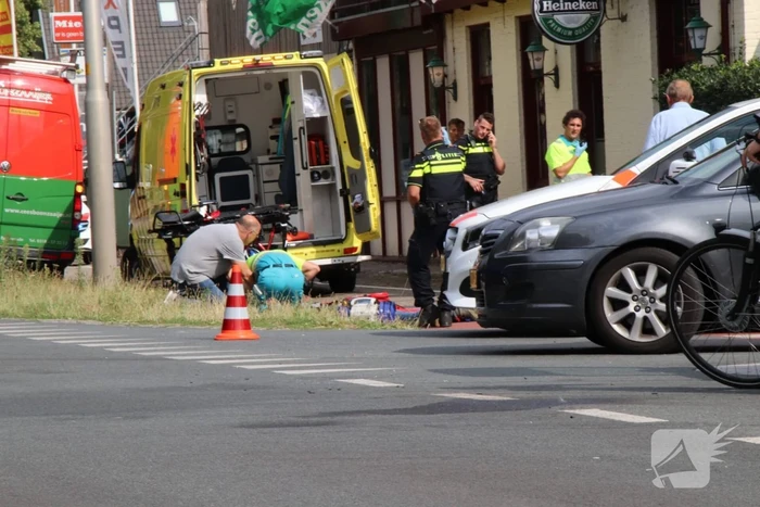Motorrijder zwaargewond bij aanrijding met auto