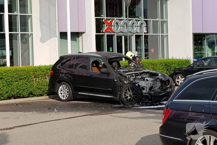 Auto verwoest door brand