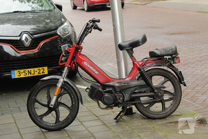 Scooterrijder onderuit en raakt gewond