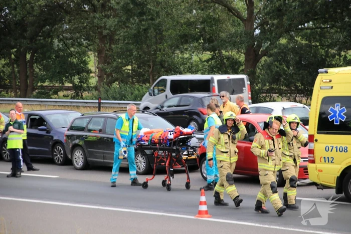 Vier auto's betrokken bij kop-staartaanrijding