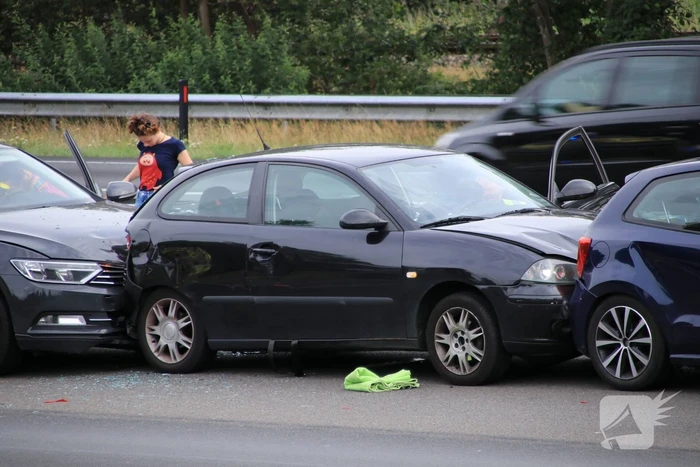 Vier auto's betrokken bij kop-staartaanrijding