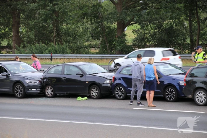 Vier auto's betrokken bij kop-staartaanrijding
