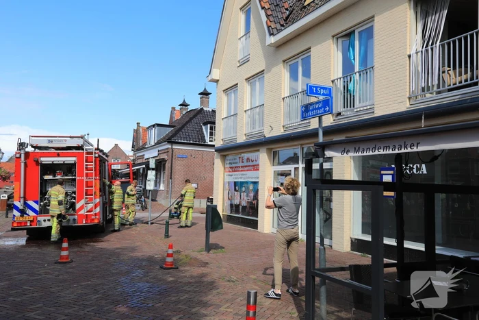 Bewoner blust zelf vlam in de pan