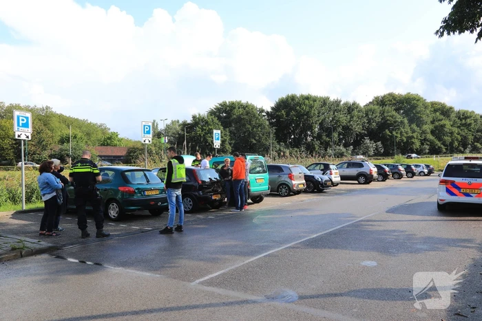 Drie auto's betrokken bij kop-staart aanrijding