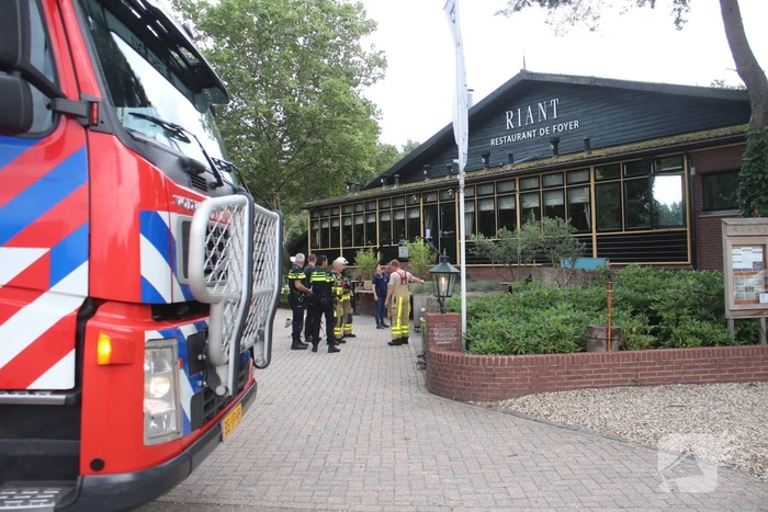 Brand in Restaurant Foyer Riant