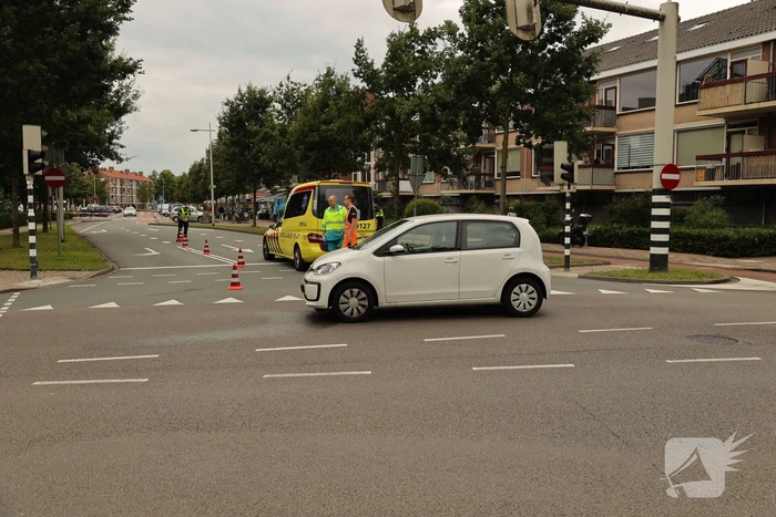 Snorscootster over de kop geslagen na aanrijding