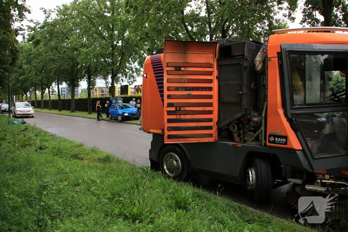 Beschonken bestuurder ramt veegwagen