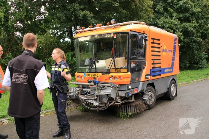 Beschonken bestuurder ramt veegwagen