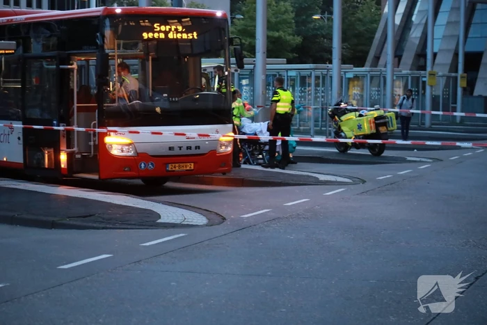 Man (39) schrikt en valt achterover