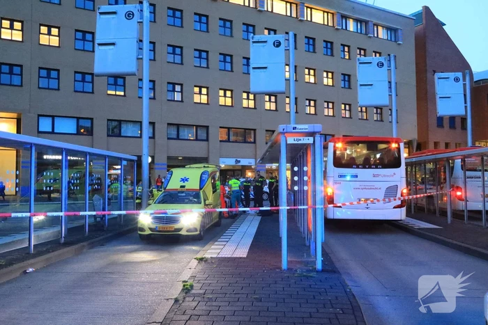 Man (39) schrikt en valt achterover