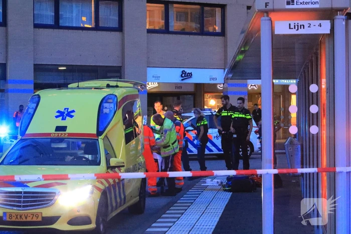 Man (39) schrikt en valt achterover