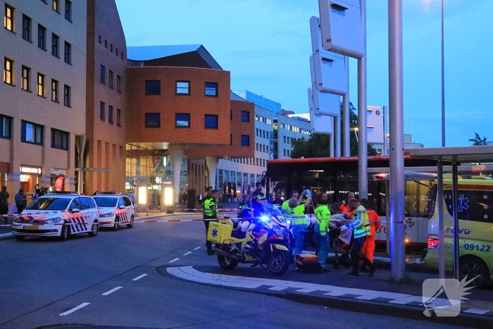 Man (39) schrikt en valt achterover