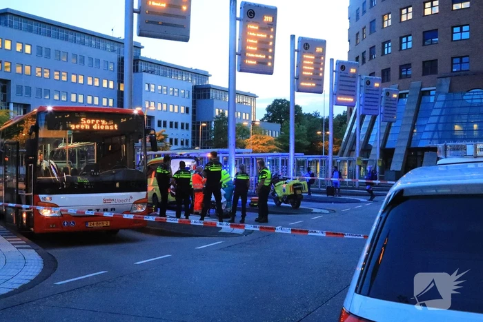 Man (39) schrikt en valt achterover