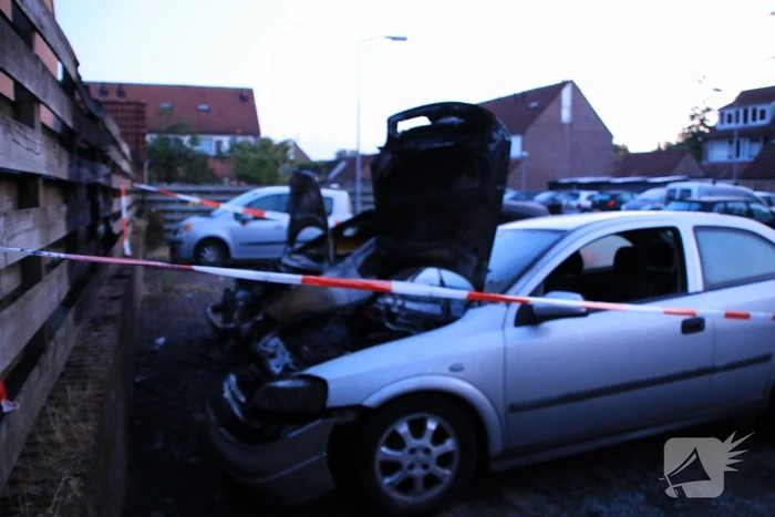 Twee autoÂ’s uitgebrand in woonwijk