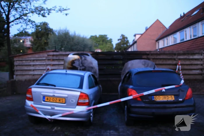 Twee autoÂ’s uitgebrand in woonwijk