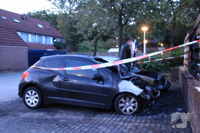Twee autoÂ’s uitgebrand in woonwijk