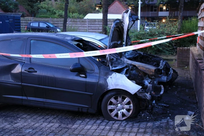 Twee autoÂ’s uitgebrand in woonwijk