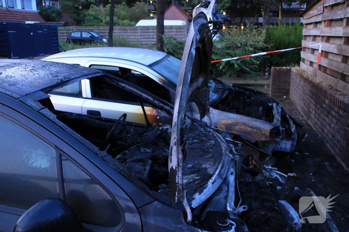 Twee autoÂ’s uitgebrand in woonwijk