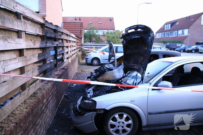Twee autoÂ’s uitgebrand in woonwijk