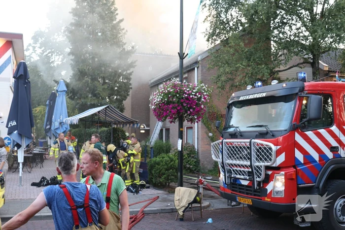 Personen vermist bij flinke brand in pand Leger des Heils