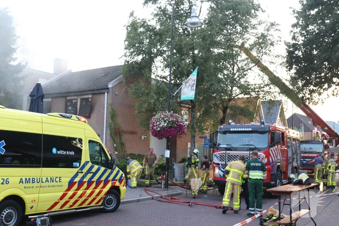 Personen vermist bij flinke brand in pand Leger des Heils