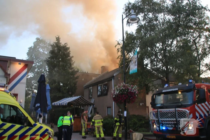 Personen vermist bij flinke brand in pand Leger des Heils