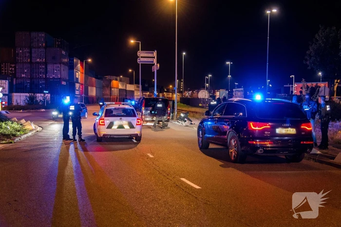 2950 kilo cocaÏne in zeecontainers; arrestatieteam doet inval