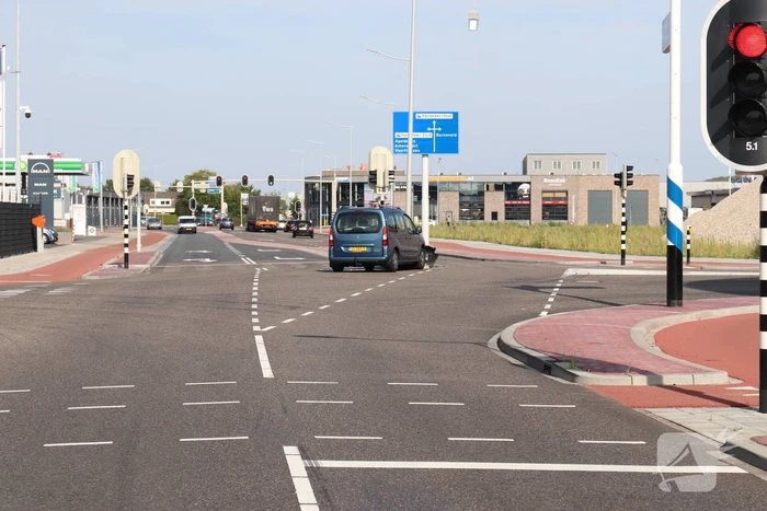Automobilist raakt onwel en knalt tegen lantaarnpaal
