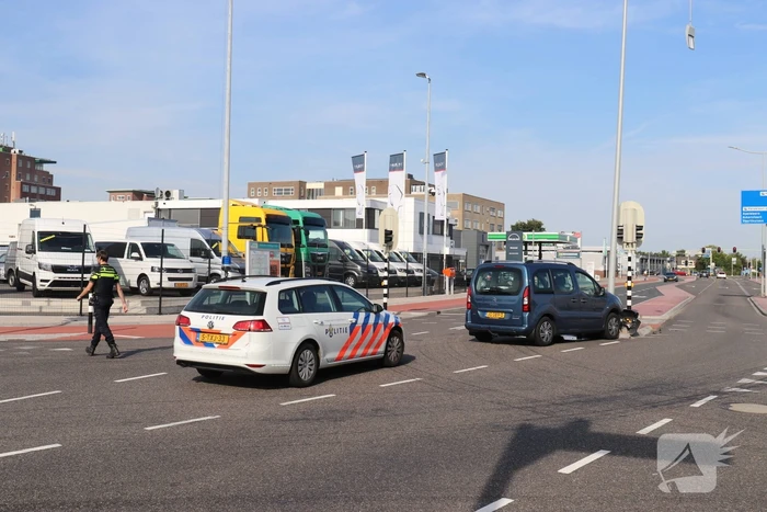 Automobilist raakt onwel en knalt tegen lantaarnpaal