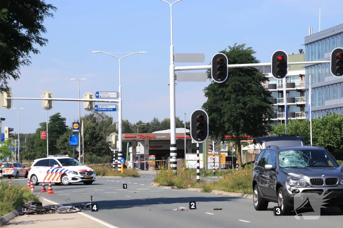 E-bikester overleden na zwaar ongeval op kruising