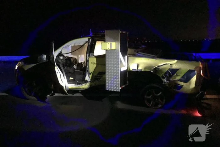 Auto Rijkswaterstaat vol geraakt bij eerder ongeval