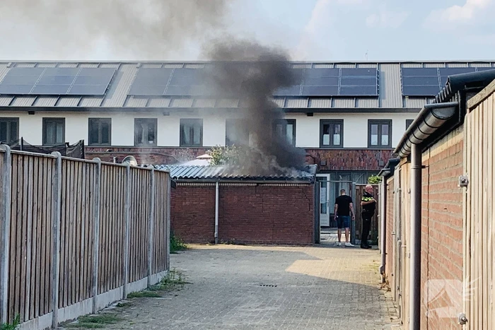 Uitslaande brand in schuur