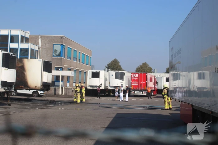 Trailer vliegt in brand bij slachterij