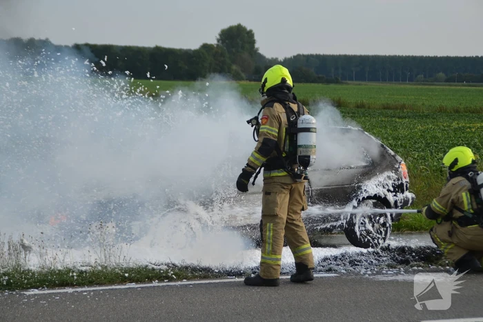Personenauto verwoest na brand