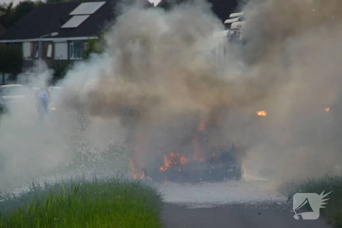 Personenauto verwoest na brand