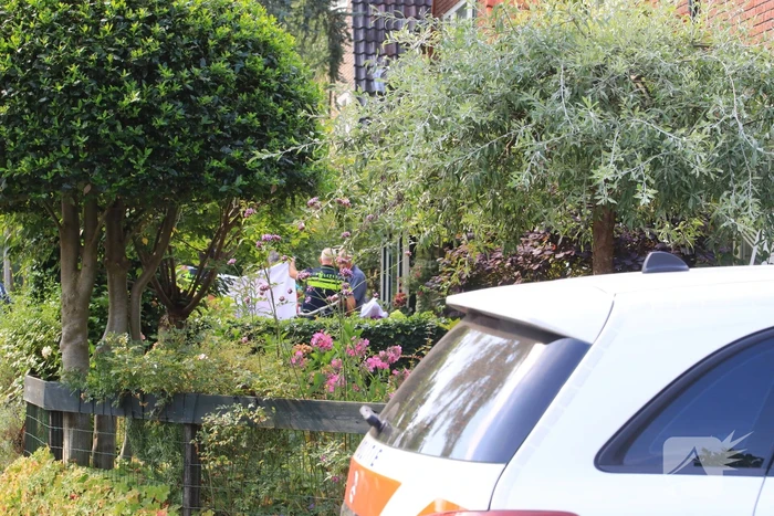 Man zwaargewond na val van keukentrapje