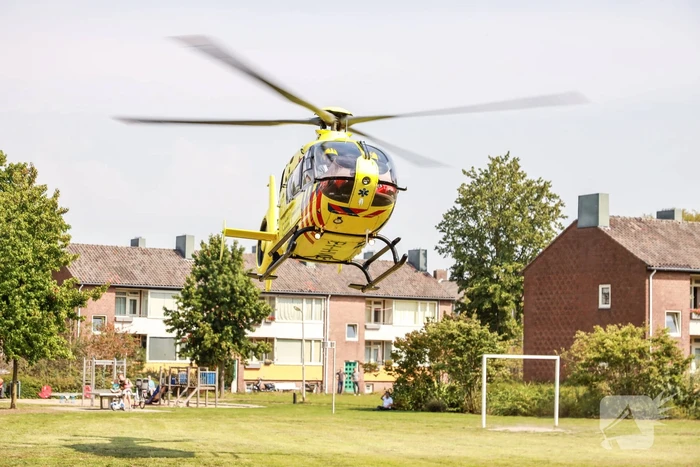 Man zwaargewond na val van keukentrapje