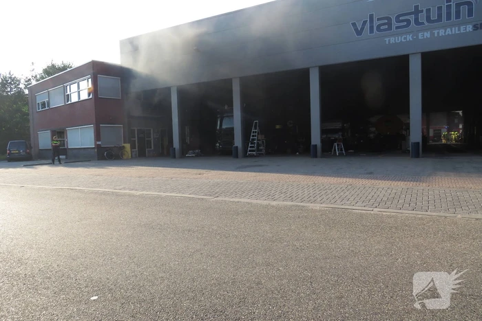 Bedrijf vol met rook na brand in lasapparaat