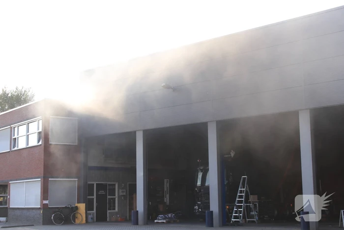 Bedrijf vol met rook na brand in lasapparaat