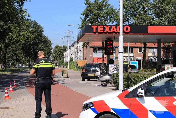 Scooterrijdster gewond bij aanrijding