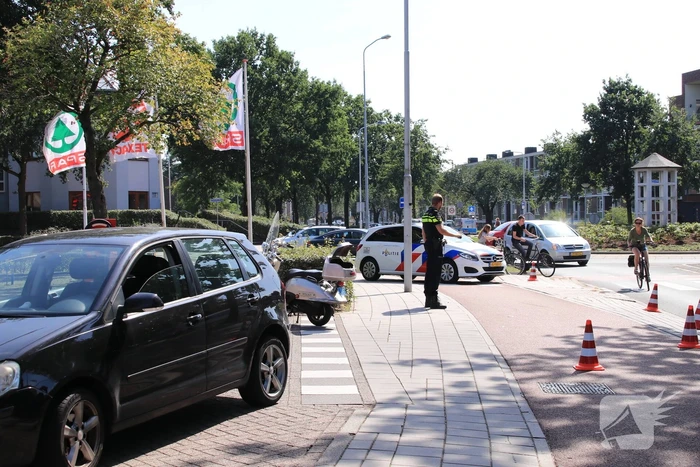 Scooterrijdster gewond bij aanrijding