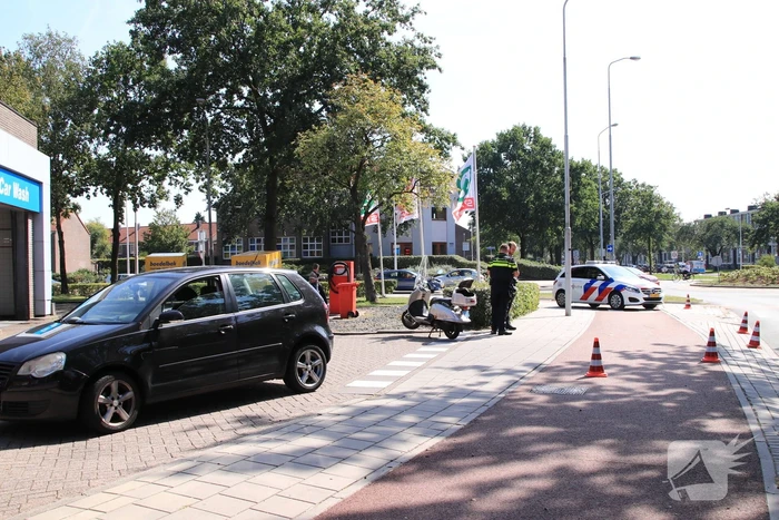 Scooterrijdster gewond bij aanrijding