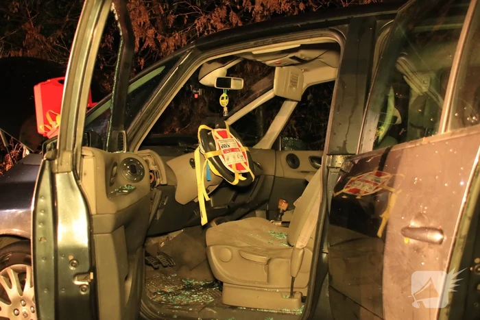 Buitenlandse auto achtergelaten na ongeval