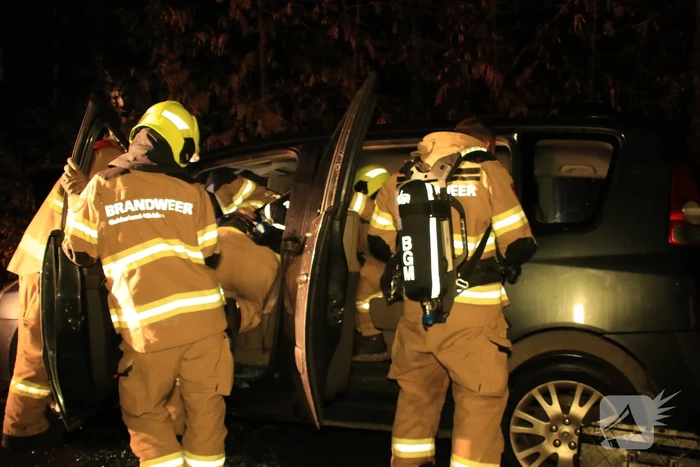 Buitenlandse auto achtergelaten na ongeval