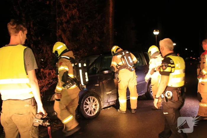 Buitenlandse auto achtergelaten na ongeval