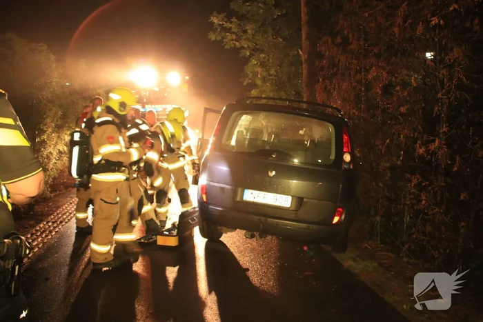 Buitenlandse auto achtergelaten na ongeval