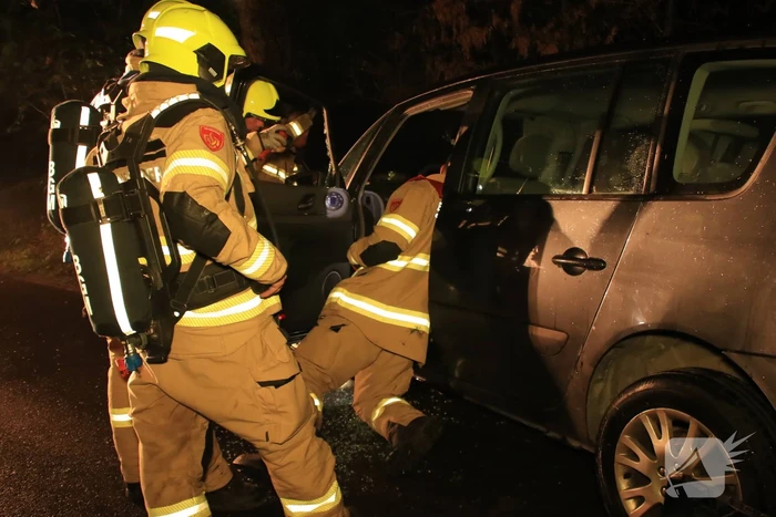 Buitenlandse auto achtergelaten na ongeval