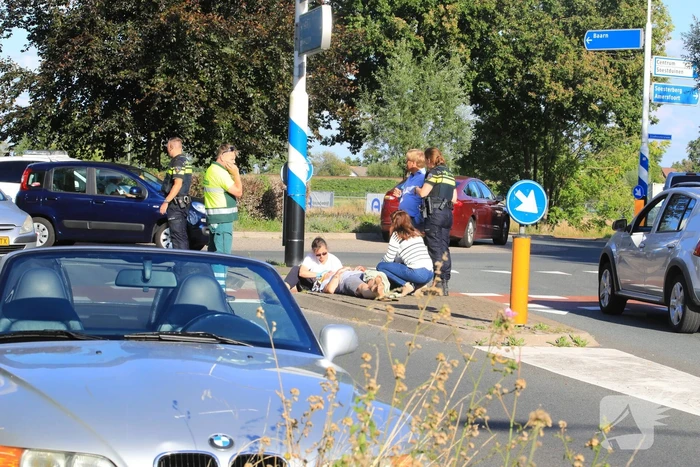 Twee overstekende fietsers aangereden