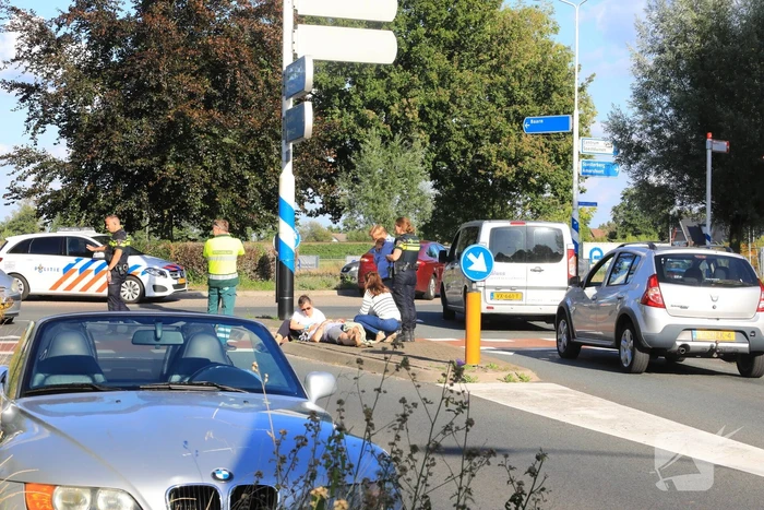 Twee overstekende fietsers aangereden