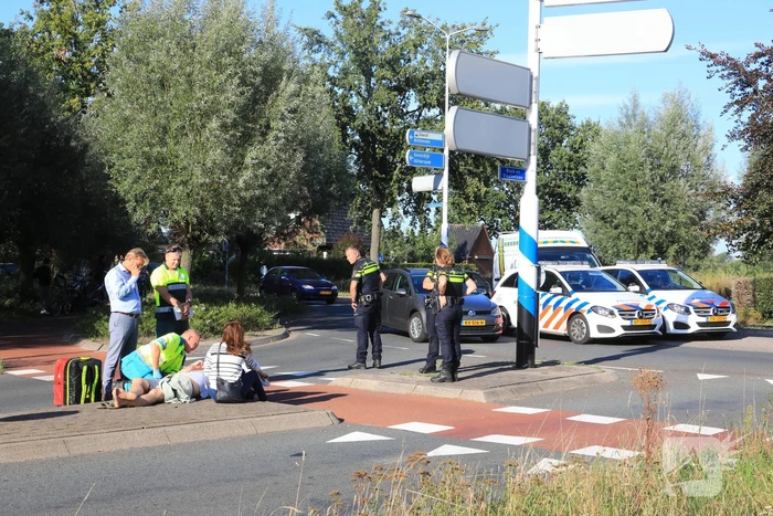 Twee overstekende fietsers aangereden
